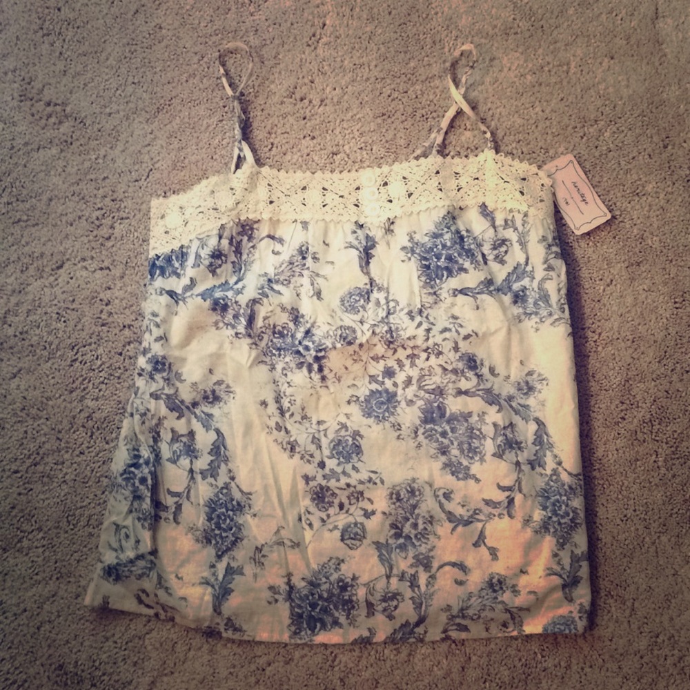 NWT Boho Floral strappy Top